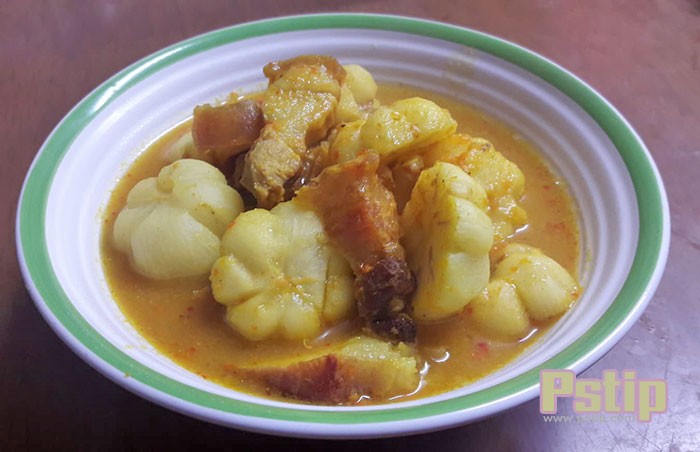 แกงส้มมังคุดกับหมูย่าง อาหารภาคใต้