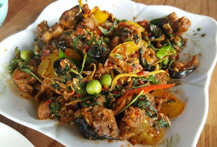 ปลาไหลผัดเผ็ด (สากล) อาหารภาคใต้