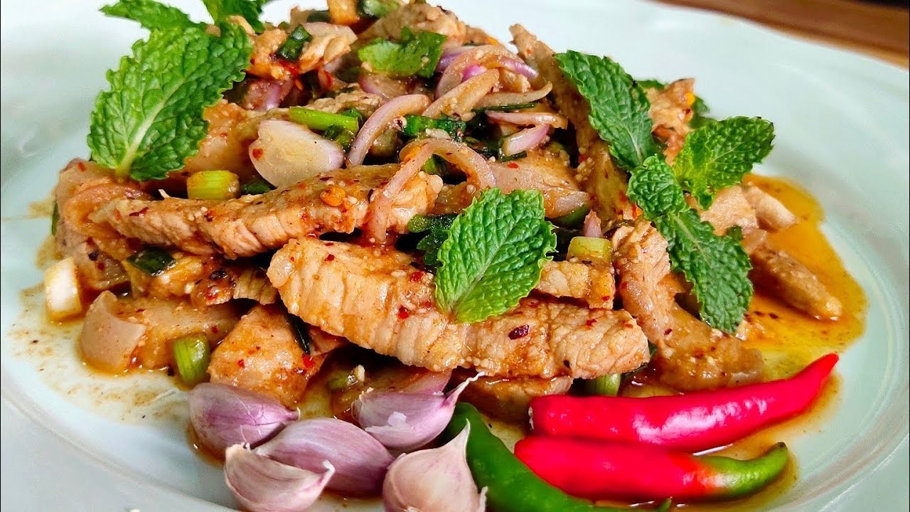 น้ำตกหมูย่าง อาหารภาคอีสาน