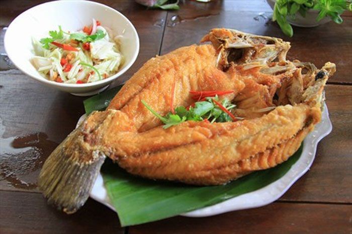 ปลากะพงทอดน้ำปลา อาหารภาคกลาง