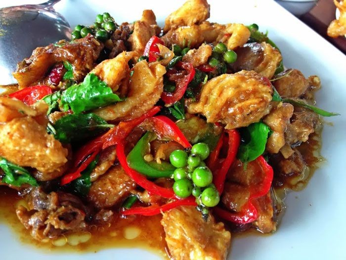 ผัดพริกเครื่องแกงไก่ อาหารภาคกลาง