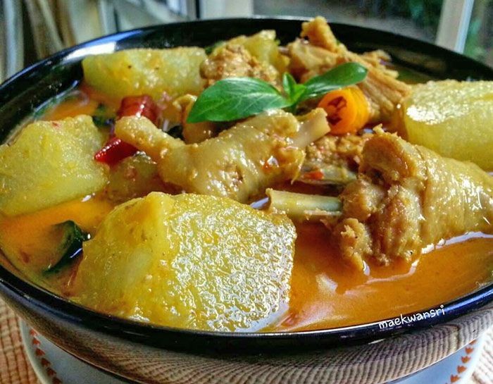 แกงไก่บ้านใส่ฟัก อาหารภาคกลาง