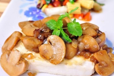 สเต็กเต้าหู้ราดซอสเห็ด อาหารเจ