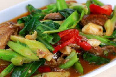 คะน้าผัดปลากระป๋อง อาหารภาคใต้