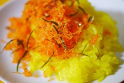 ข้าวเหนียวเหลืองหน้ากุ้ง ขนมไทย