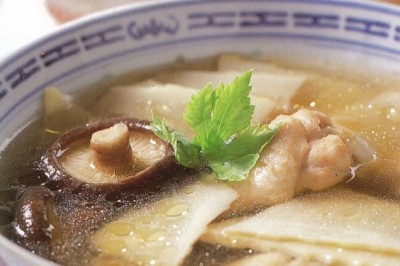 แกงจืดหน่อไม้หวานกับไก่ อาหารภาคกลาง