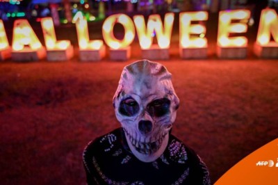 เปลี่ยนหน้ากากอนามัยเป็นหน้ากากผี ทั่วโลกเริ่มฉลอง