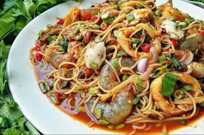 ส้มตำซั่วทะเล (ประยุกต์) อาหารภาคอีสาน