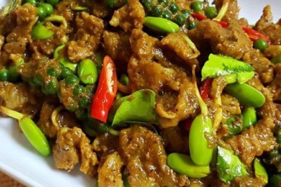 ผัดเผ็ดเนื้อกับลูกเหรียง อาหารภาคใต้
