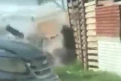 อย่างน่ากลัว! เปิดคลิปหนีตายสุดชีวิต คลื่นยักษ์สึนามิ ถล่มตองกา