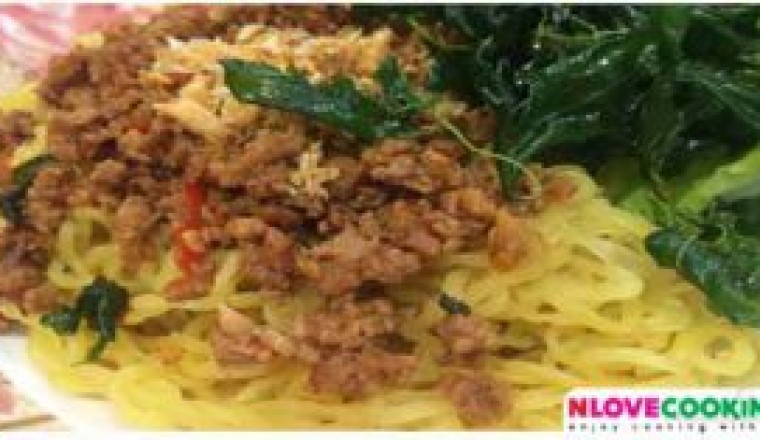บะหมี่กระเพราหมูสับ อาหารแสนอร่อยทานคู่กับเส้นบะหมี่