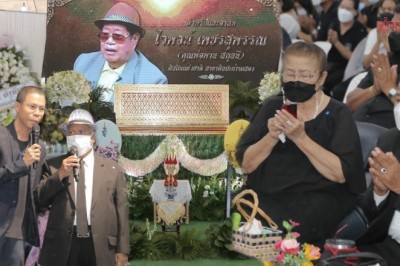 สวดคืนสุดท้าย ไวพจน์ เพชรสุพรรณ ศิลปินลูกทุ่ง-ดาราตลก ร่วมอาลัยเนืองแน่นวัด