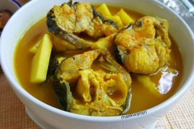 แกงส้มปลาดุกทะเลกับยอดมะพร้าว อาหารภาคใต้