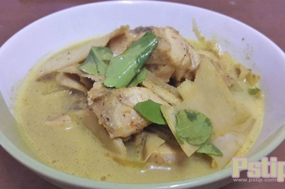 แกงคั่วไก่กับหน่อไม้ดอง อาหารภาคใต้