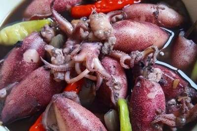 ปลาหมึกต้มดำ อาหารภาคกลาง