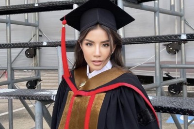 7 ปีที่รอคอย ‘ใบเตย อาร์สยาม’ ในชุดครุยสุดปลื้ม คว้าปริญญาตรีสำเร็จ