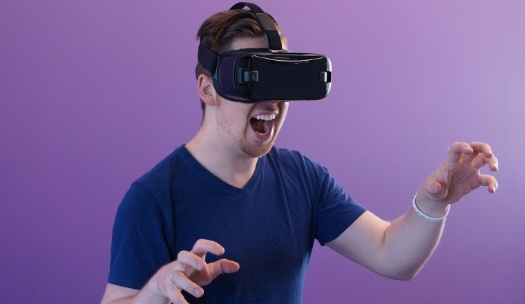 เกือบหลุดไปเมต้าเวิร์ส เกมเมอร์เยอรมันกระดูกคอแตก หลังเล่นเกม VR หนักและนานเกินไป