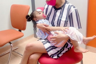 หัวอกแม่! ใบเตย อาร์สยาม ขอดูแลลูกสาวเอง หลังพบเชื้อโควิด-19 ไข้สูง 39.5