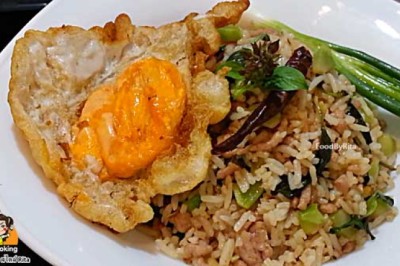 ข้าวผัดเต้าเจี้ยวหมูสับ อาหารจานเดียว