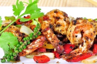 กุ้งผัดพริกไทยดำ