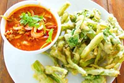 ยำผักบุ้งกรอบ อาหารจานเดียว