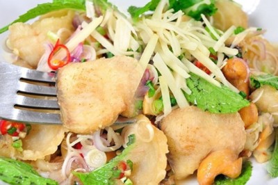 ยำปลาช่อนทอดกรอบ อาหารจานเดียว