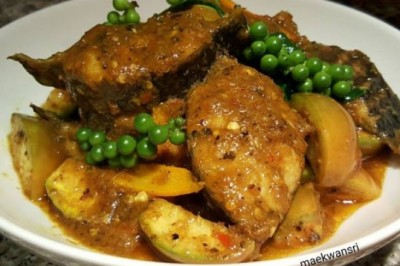 ผัดเผ็ดปลาดุกทะเล อาหารภาคใต้