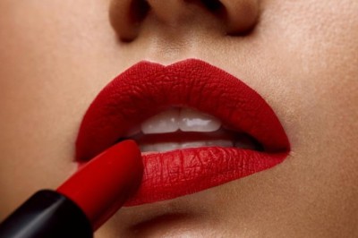 เปรี้ยวซ่ากว่าใครด้วยการทาปากสีคล้ำ