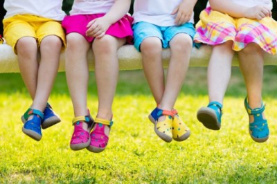 เลือกรองเท้าอย่างไรให้เหมาะกับลูกรัก