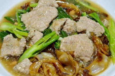 เส้นใหญ่ราดหน้า อาหารจานเดียว