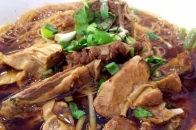 ก๋วยเตี๋ยวหมูตุ๋น อาหารจานเดียว