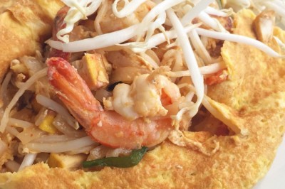 ผัดไทยห่อไข่ อาหารจานเดียว