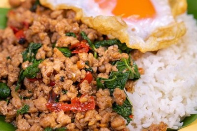 กระเพราหมูสับ อาหารจานเดียว