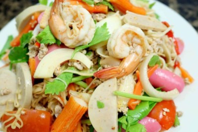 ยำมาม่า อาหารจานเดียว