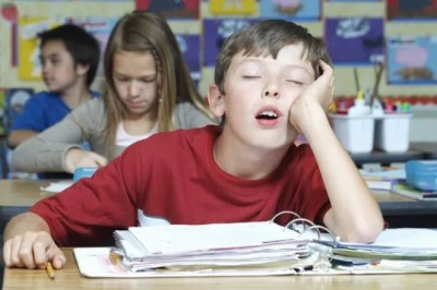 วิธีการแก้ปัญหา ลูกชอบนั่งหลับเวลาเรียนหนังสือ