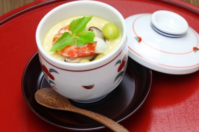 จานสีแดงช่วยลดอาหาร