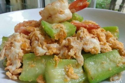 ผัดบวบใส่ไข่กับกุ้ง อาหารจานเดียว