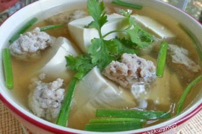 แกงจืดเต้าหู้ไก่สับ อาหารจานเดียว