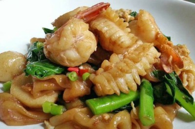 ผัดซีอิ๊วทะเล อาหารจานเดียว