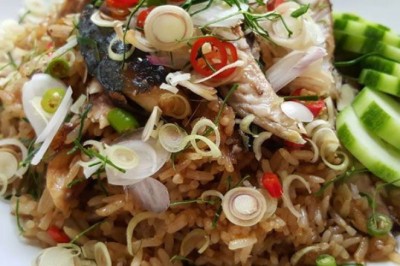 ข้าวผัดปลาทู อาหารจานเดียว