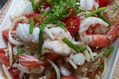 ยำเส้นแก้วทะเล อาหารจานเดียว