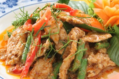 ผัดพริกแกงไก่ อาหารจานเดียว