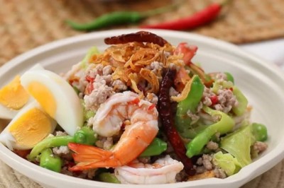 ยำดอกแคกุ้งสด อาหารจานเดียว