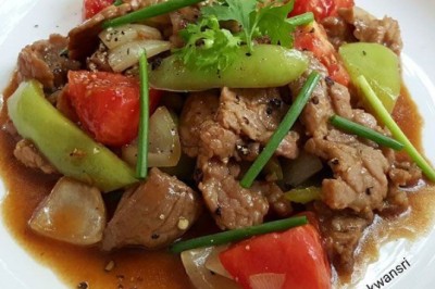 ผัดพริกเนื้อหรือเนื้อผัดพริก อาหารจานเดียว