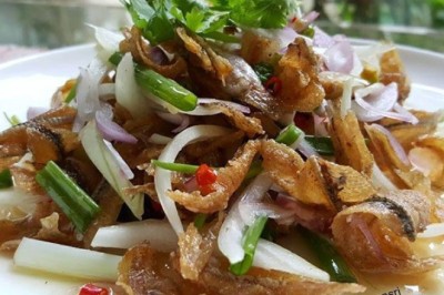 ยำปลากรอบ อาหารจานเดียว