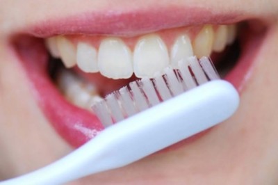 เตือนเหงือกพังเพราะแปรงสีฟันขนแข็ง