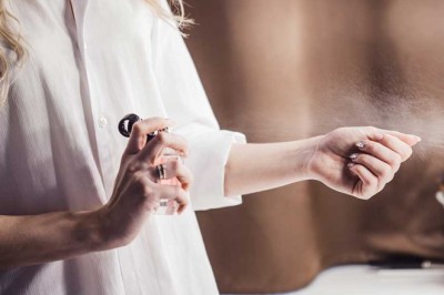 น้ำหอมเสน่ห์ที่ไม่เคยเอาท์ของผู้หญิง