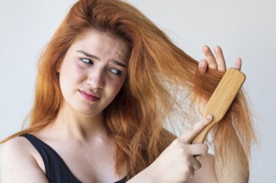 5 สาเหตุที่ทำให้ผมหักขาด