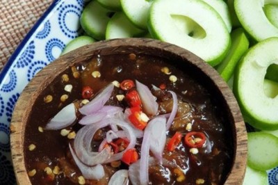 น้ำปลาหวานกับมะม่วงเบา อาหารจานเดียว