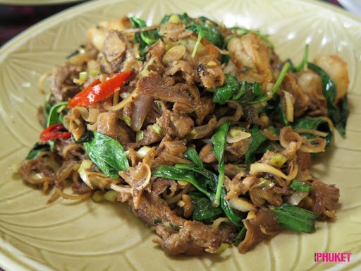 เห็ดแครงผัดกับหมู อาหารภาคใต้